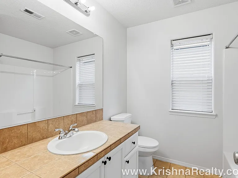 5906 NE Skipton St — Photo 13