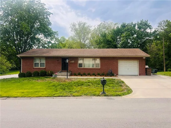 1001 Maple St, Atchison, KS 66002
