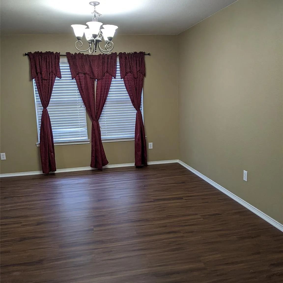 4 bed, 2942 sqft, $2,599 — Photo 3