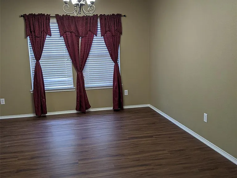 4525 Mountain Oak St — Photo 3
