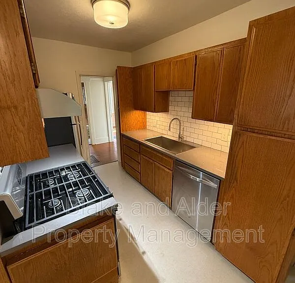 2825 NE 27th Ave — Photo 10