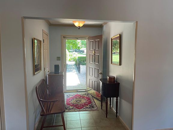 2nd image of 504 Lakeview Glen Dr