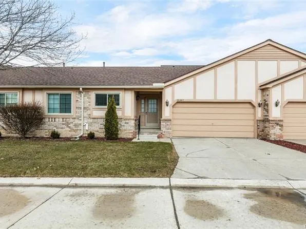 42397 Willow Tree Ln W, Clinton Township, MI 48038