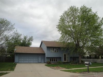 104 W Birchwood Dr, Brandon, SD, 57005