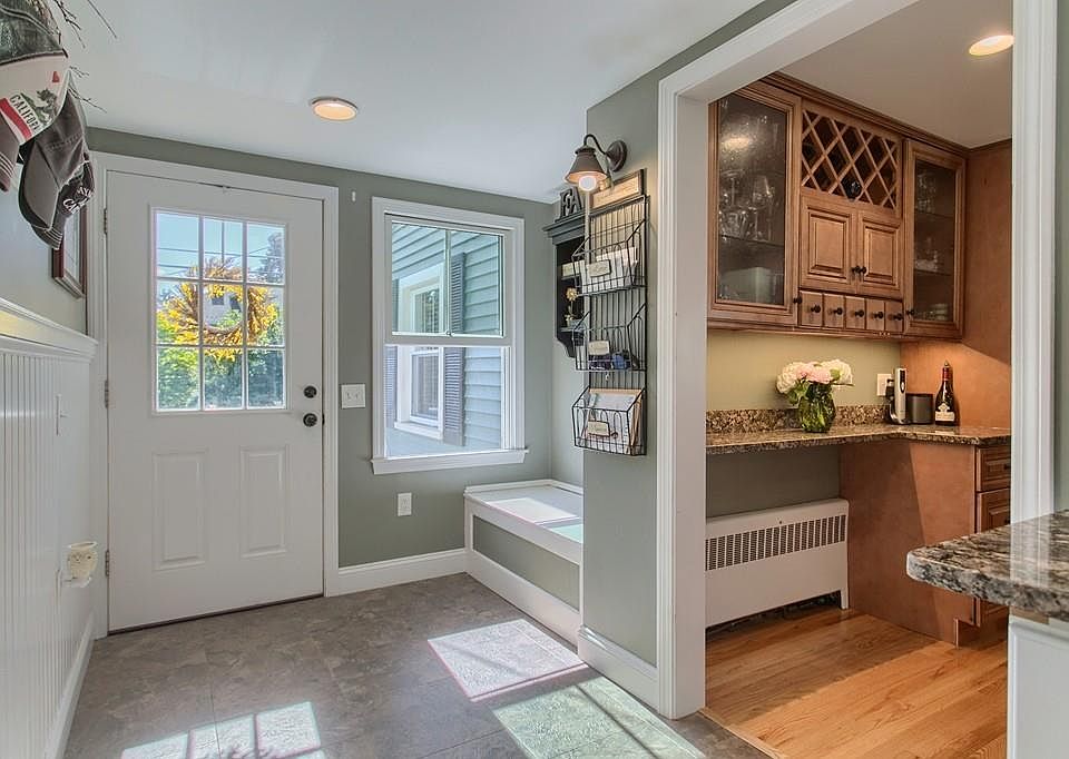 57 Holden St, Worcester, MA 01605 Zillow