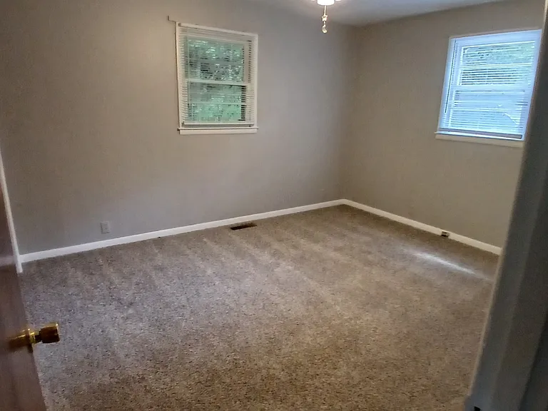 112 Maddux Rd NW — Photo 2