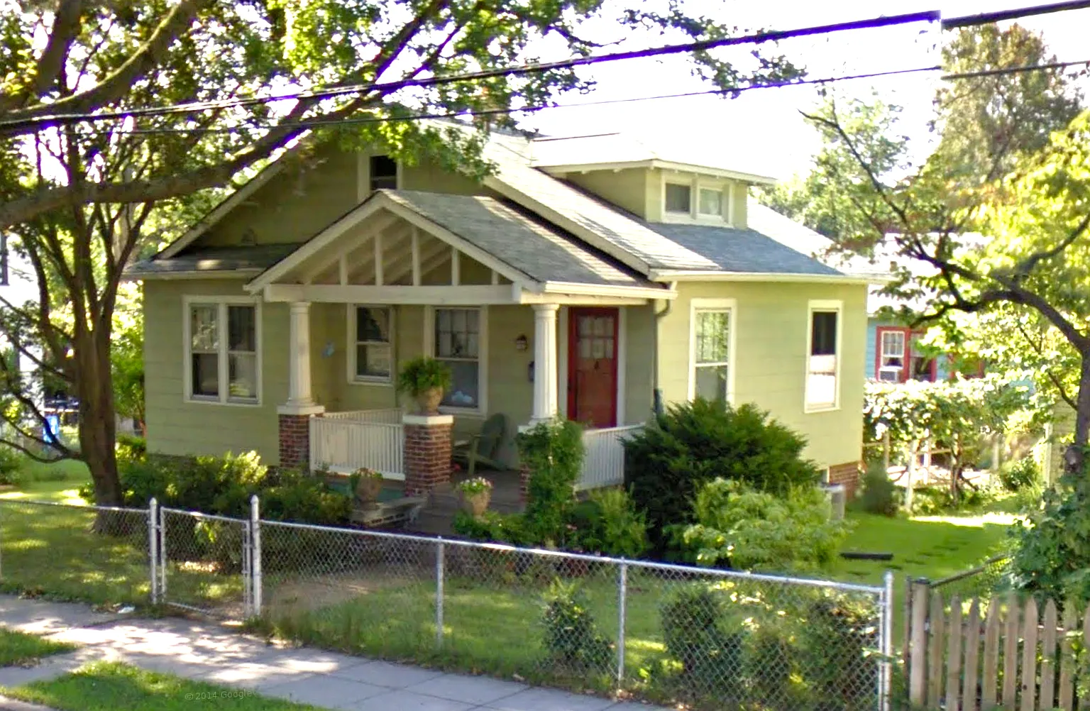 1005 Taylor St NE photo 1