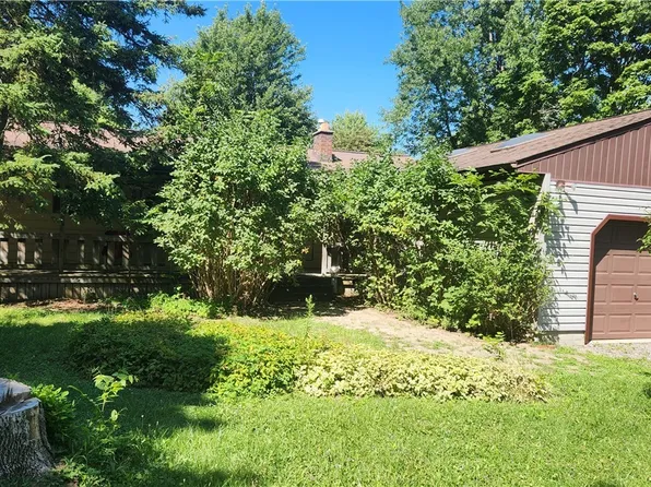 869 Balmer Rd, Youngstown, NY 14174