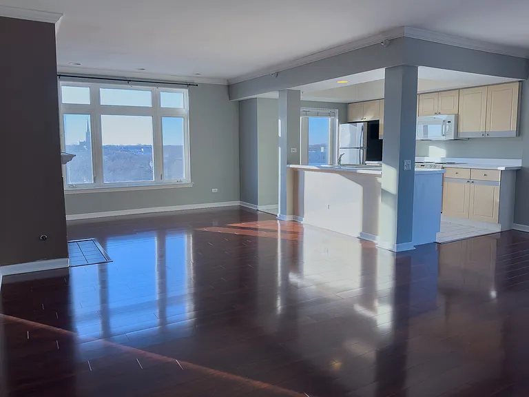 811 Chicago Ave — Photo 3
