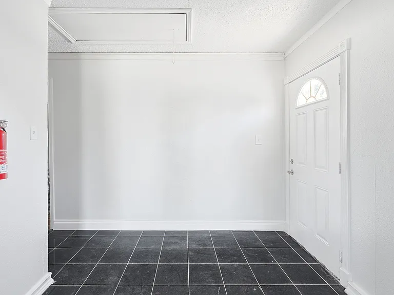 2930 Lancer Ln — Photo 12