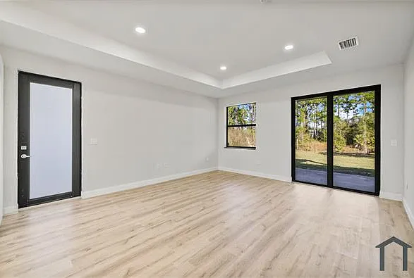751 Clancy St E — Photo 18