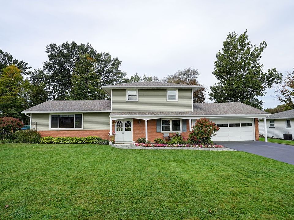 1st image of 528 Bridgewood Dr