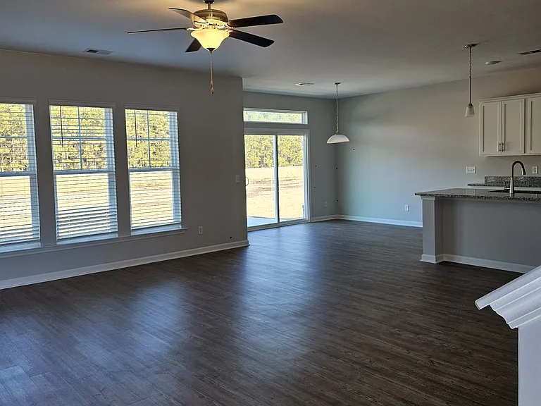 200 Justify Ave — Photo 5