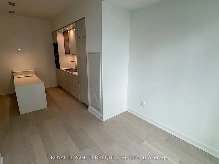 11 Yorkville Ave #4906 — Photo 10