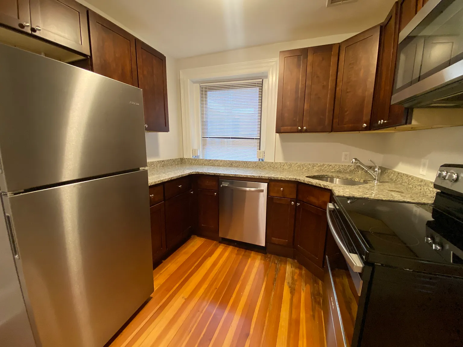 1463 Beacon — Photo 3