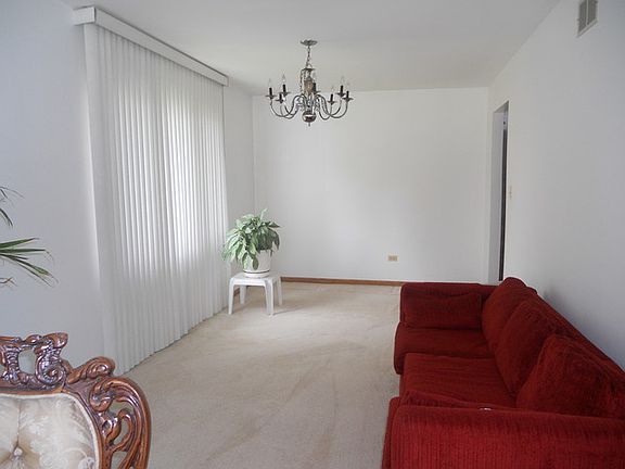 5th image of 8247 Natoma Ave