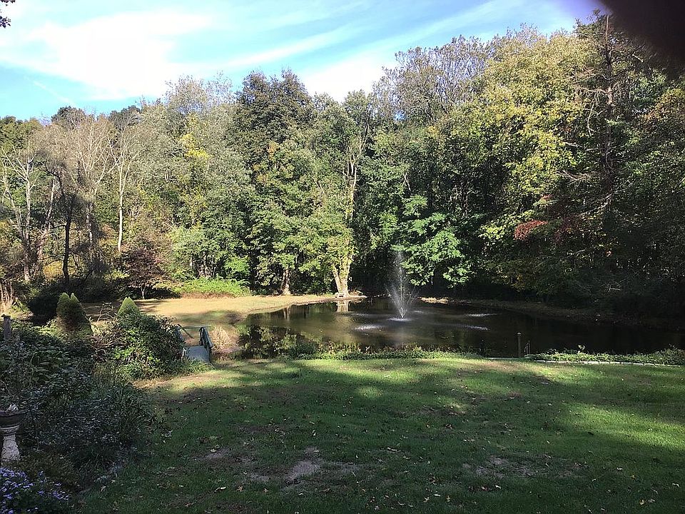 2nd image of 211 Laurel Rd