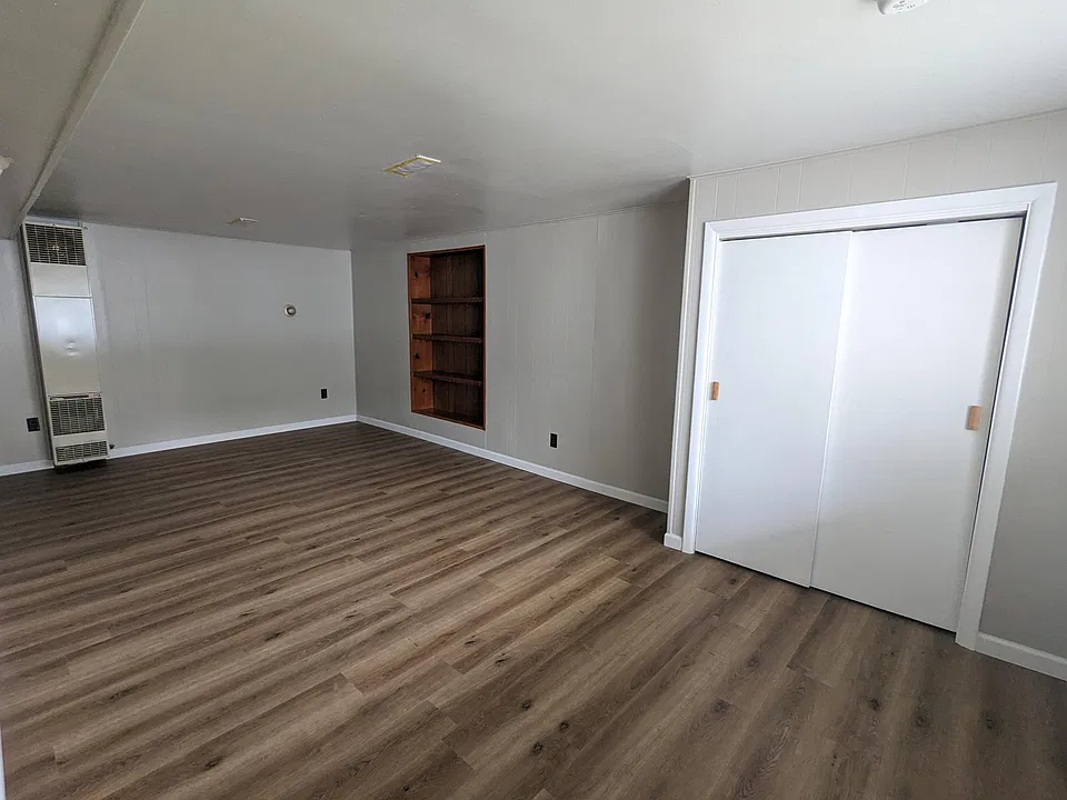 607 1/2 Warren St #1