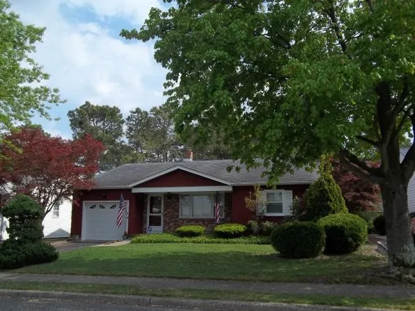 4 Castleton Dr, Toms River, NJ 08757