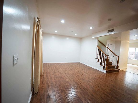 2nd image of 4947 Rosewood Ave #3