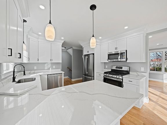 5th image of 473 Newport Ave #Avea&b