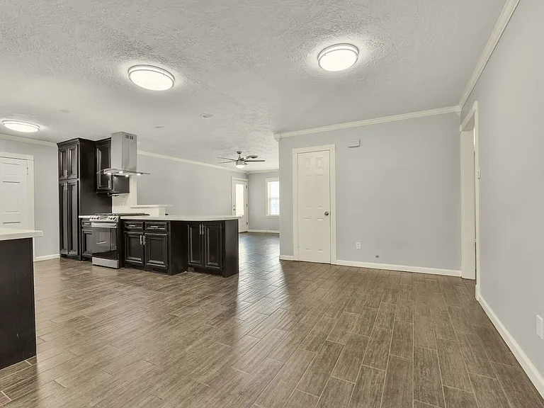 1125 Grace St — Photo 10