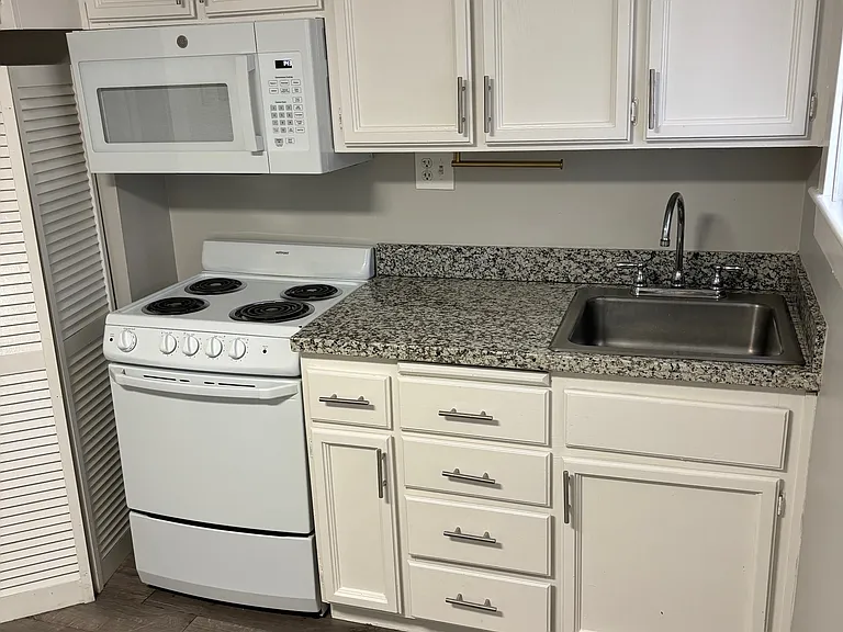 728 E St #302 — Photo 7