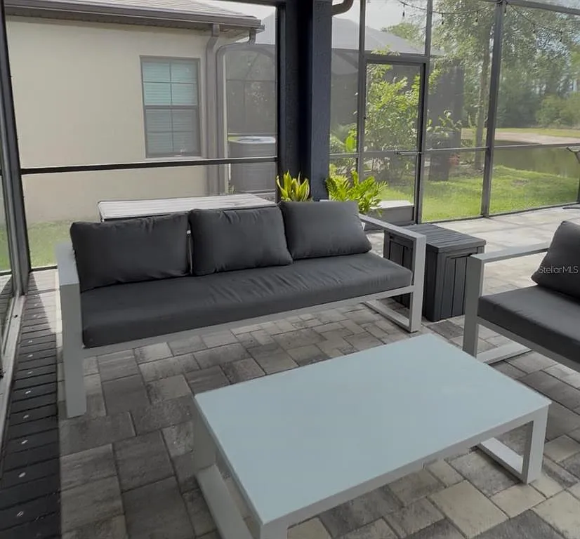 4 bed, 3.0 bath, 3182 sqft, $4,500 — Photo 4
