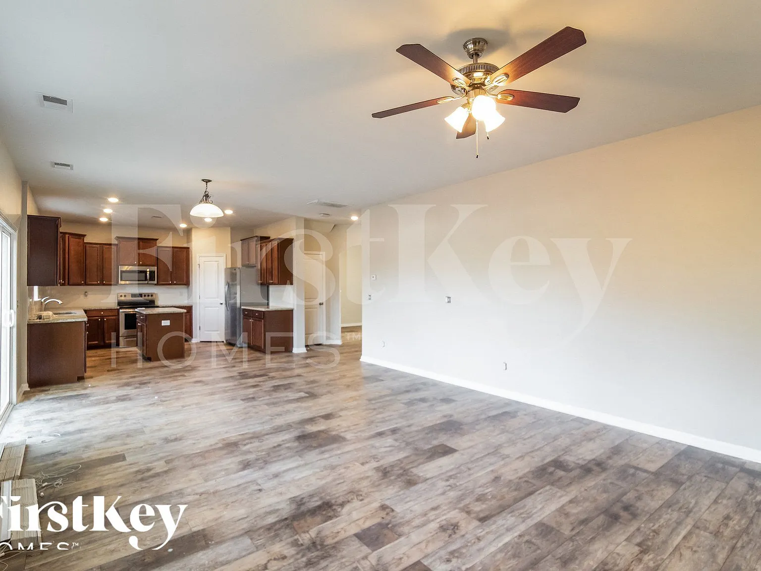 4 bed, 2.5 bath, 2490 sqft, $2,540 — Photo 3