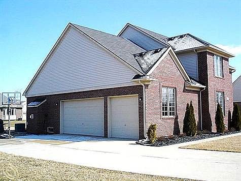 3 Car Side Entrance Garage.JPG