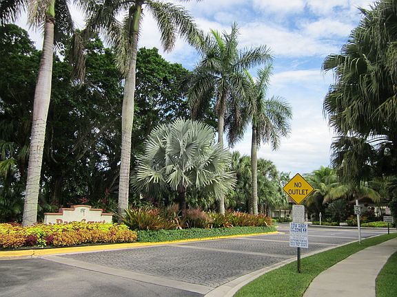 Parc Court Entrance