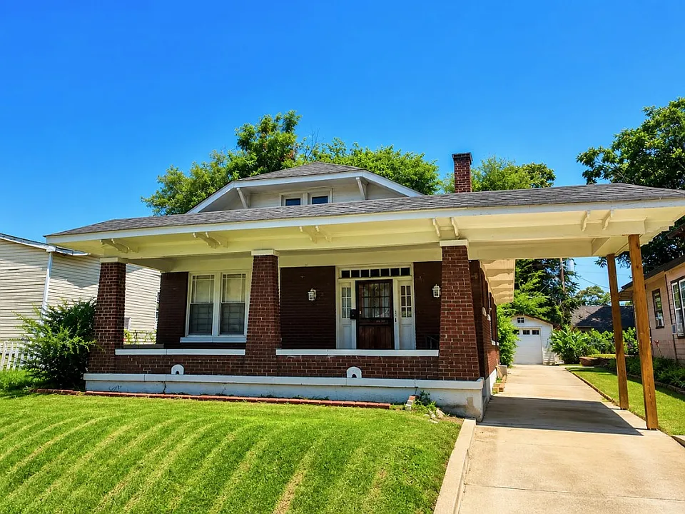1032 Faxon Ave
