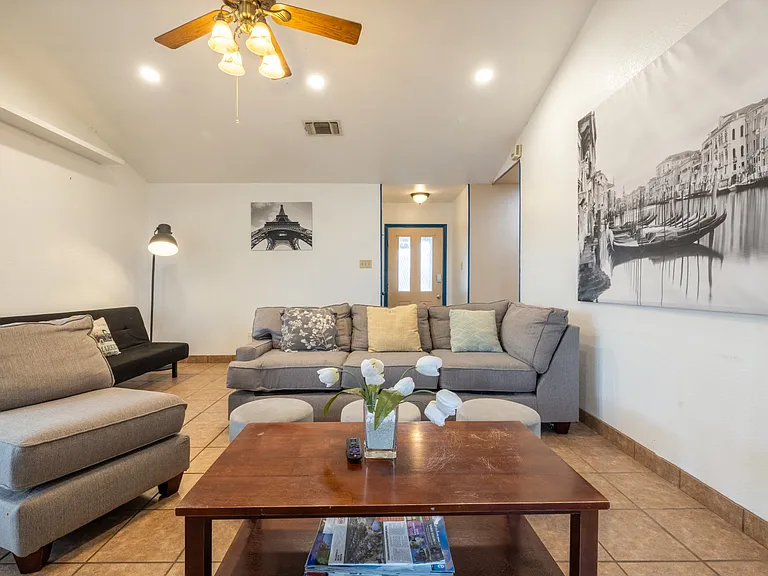 2202 Oxford Blvd — Photo 40