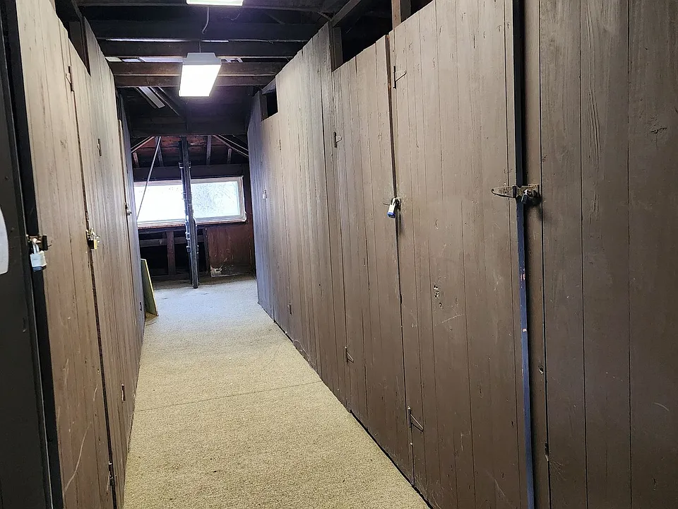 Building Photo 4