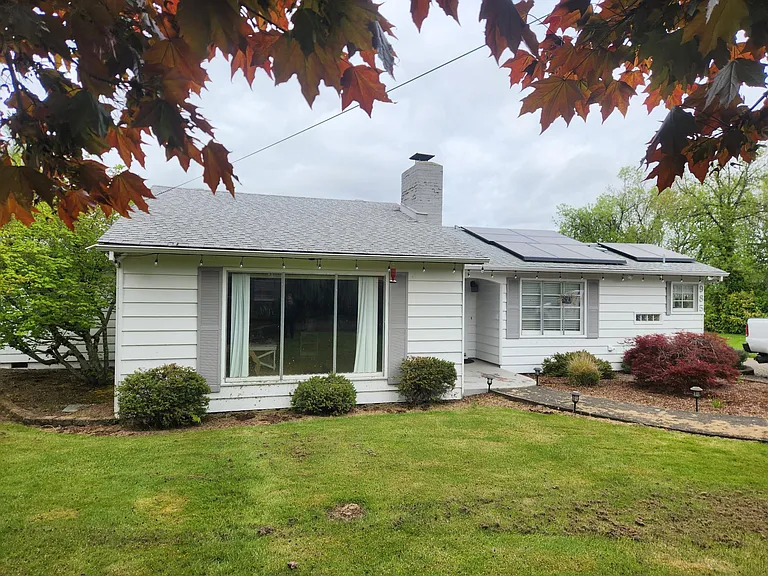 985 Ratcliff Dr SE — Photo 1