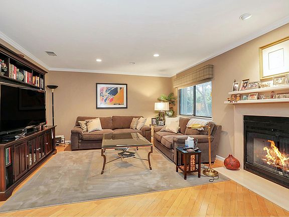 4th image of 36 Chestnut Ln
