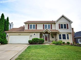 27W213 Heather Ln, Winfield, IL 60190
