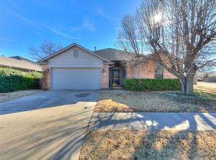 10648 NW 35th St, Yukon, OK 73099
