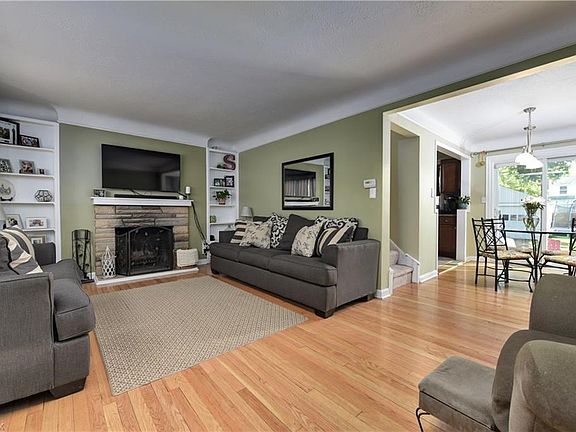 3rd image of 16081 Glenridge Ave