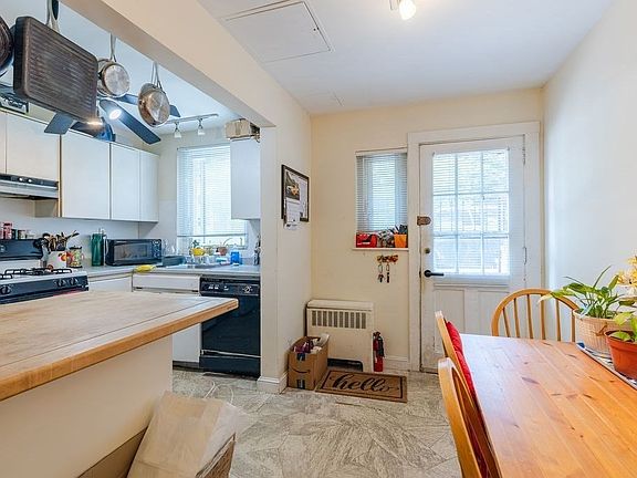3rd image of 20 Saint Paul St APT 1