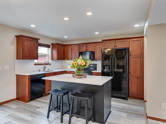 3rd image of 9309 Golden Hue Blvd