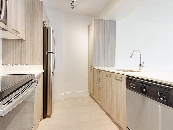 5th image of 1751 N Bayshore Dr #24J