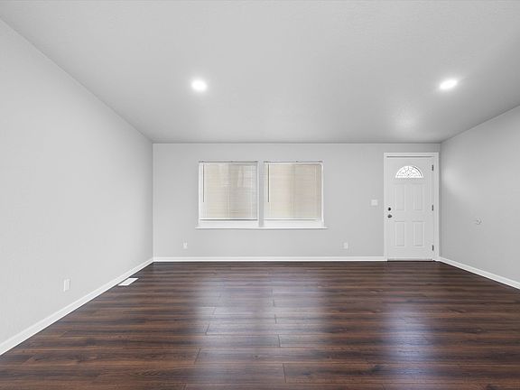 4th image of 302 N 69th Ave