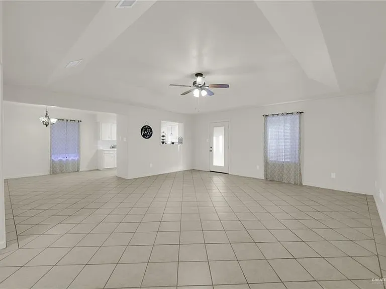 2039 W Umar Ave — Photo 2