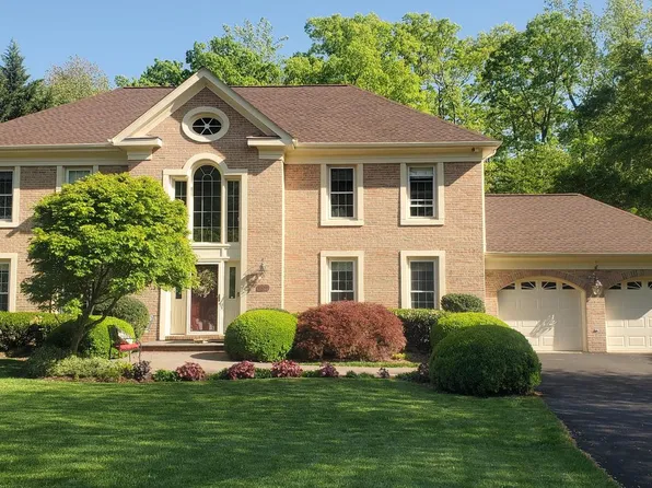 9527 Crosspointe Dr, Fairfax Station, VA 22039