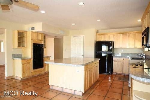 1st image of 11072 N Valley Dr