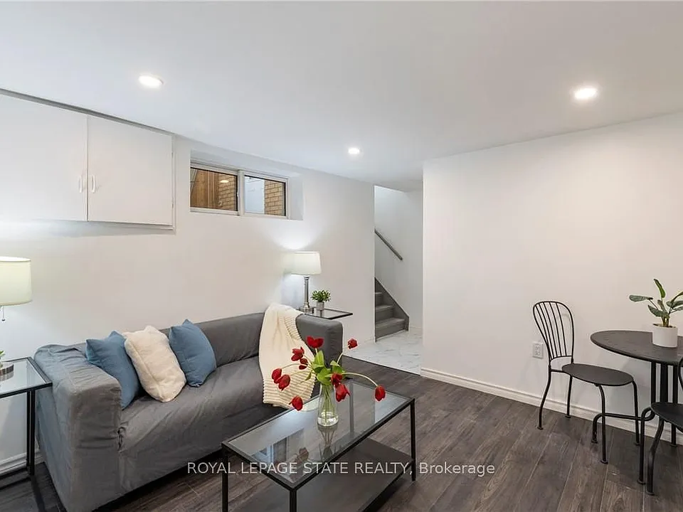 7 Purdy Cres #2