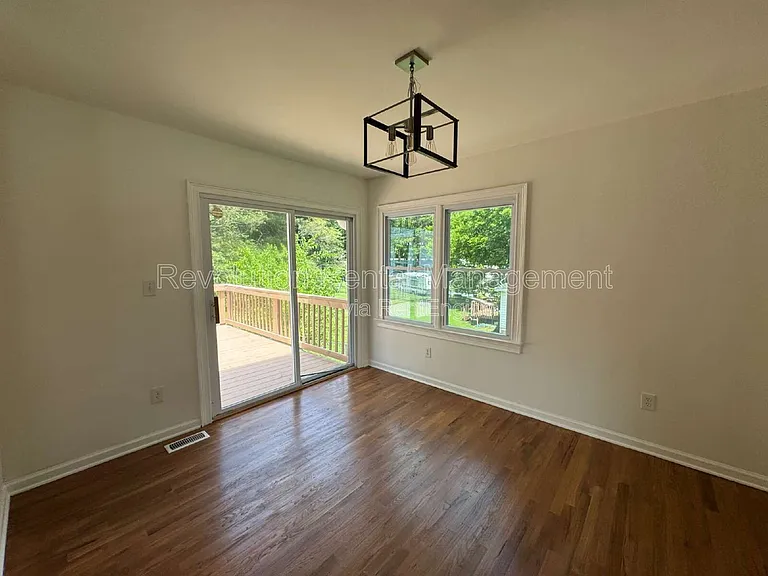 32 Hillcrest Dr SE — Photo 9