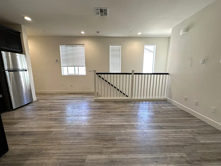 530 E Isidoro Ave — Photo 3