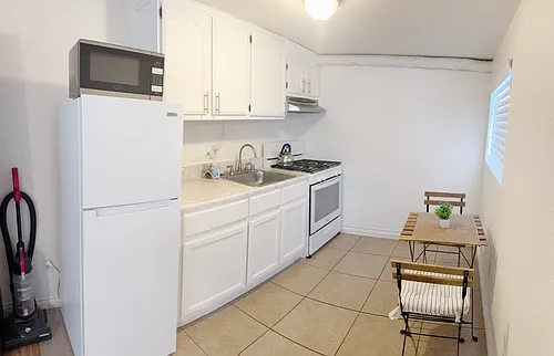 16404 S Menlo Ave #C Photo 1